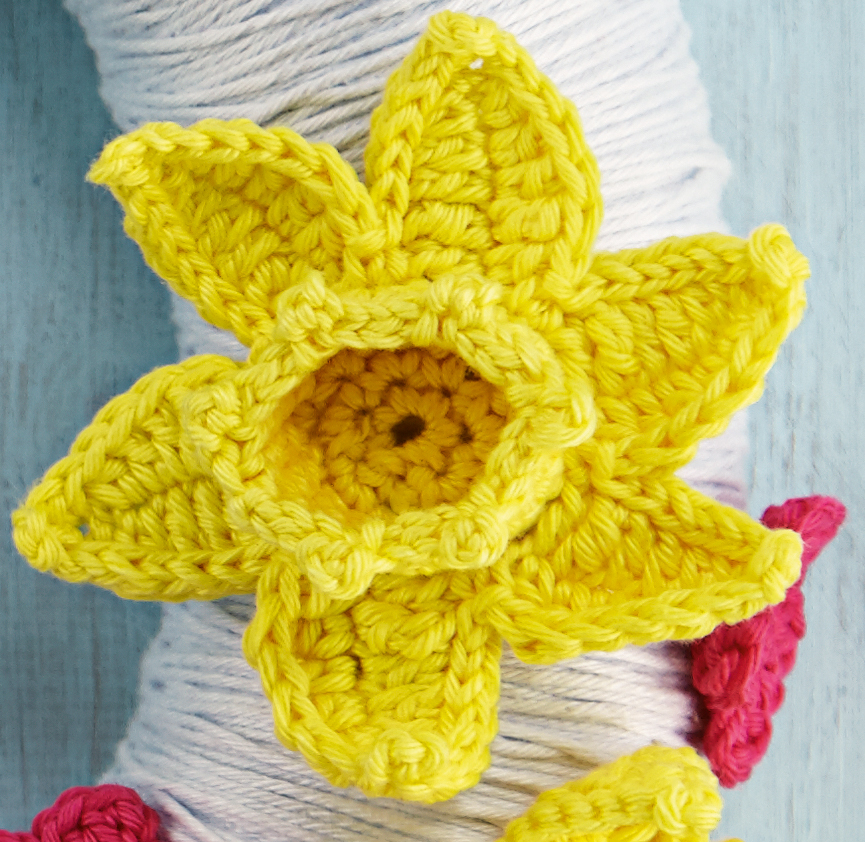 simply crochet crochet daffodil